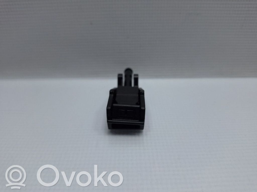 Volkswagen Golf IV Tuulilasinpesimen pesusuutin 