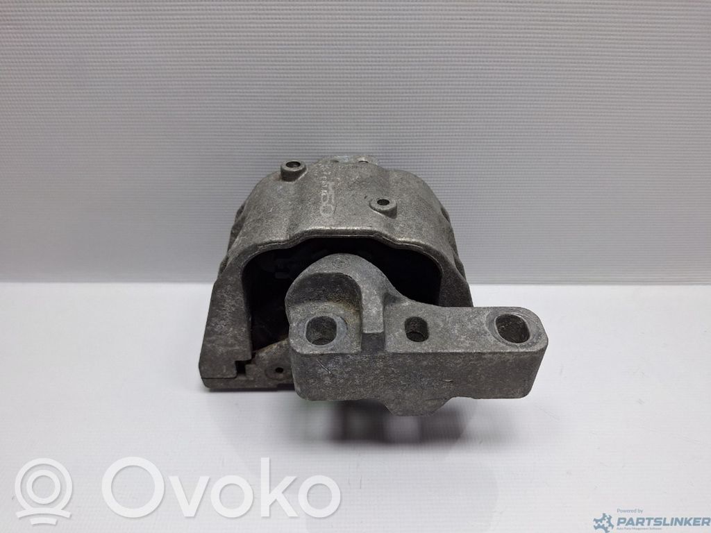 Volkswagen Golf IV Engine mount bracket 