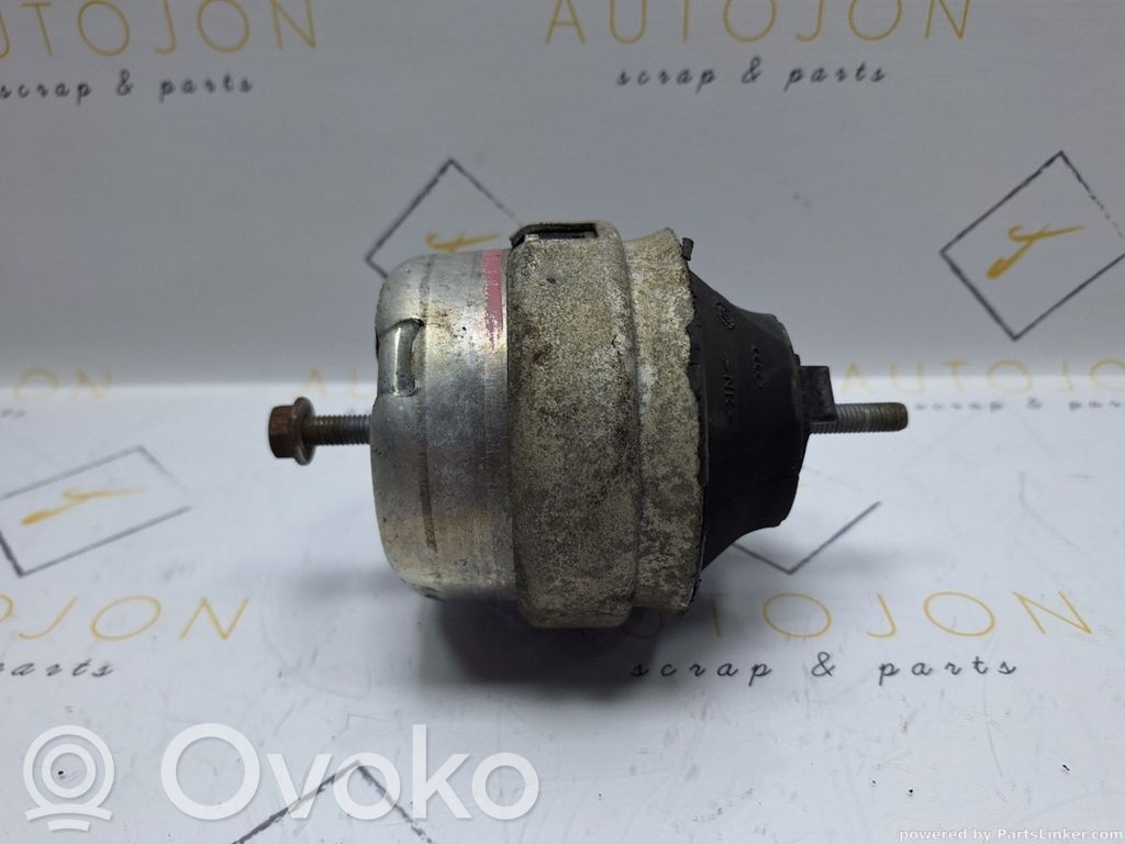 Engine mount bracket   8D0199379J,8D0199379J