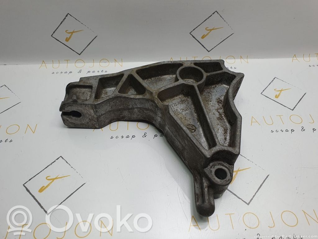 Gearbox mounting bracket   13125625