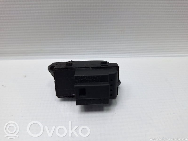 Volkswagen Golf V Przycisk centralnego zamka 