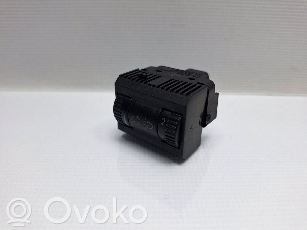 Volkswagen Polo IV 9N3 Headlight level height control switch 