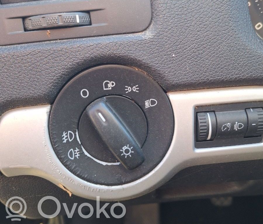 Skoda Octavia Mk2 (1Z) Panel lighting control switch 