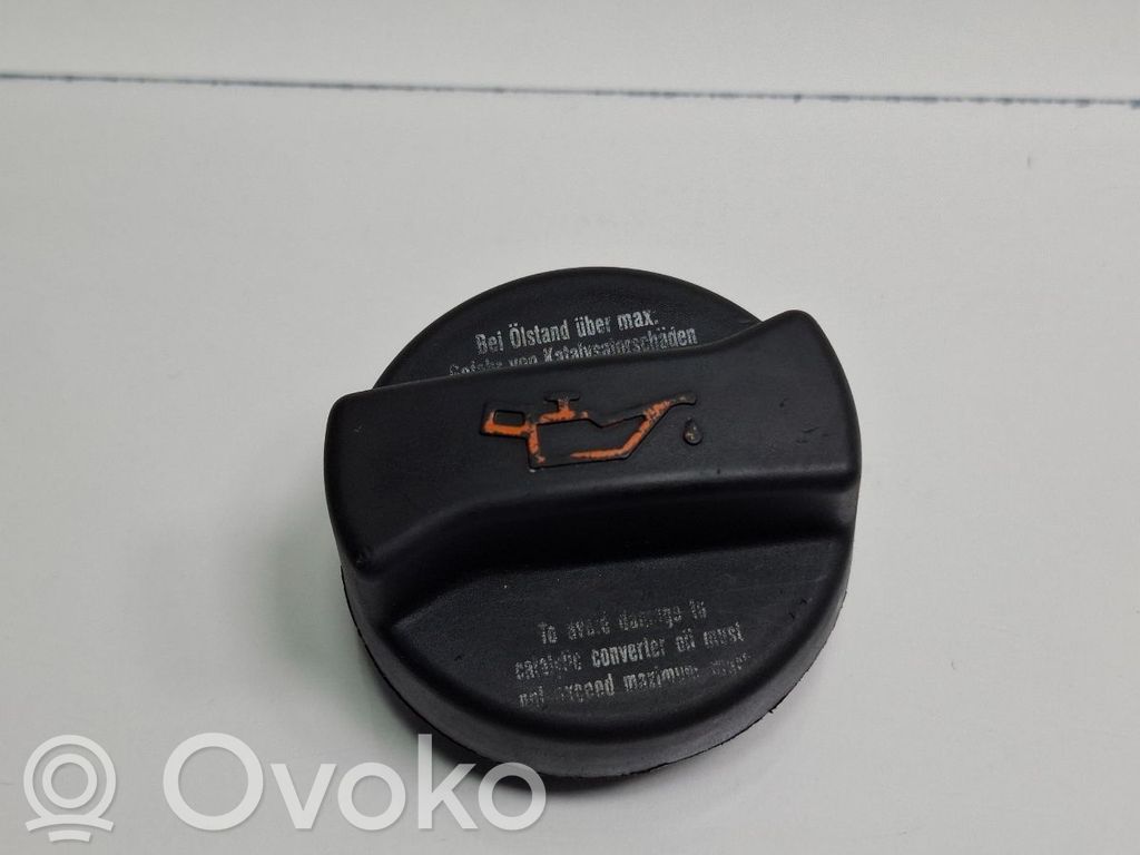 Skoda Fabia Mk1 (6Y) Öljysäiliön täyttöaukon korkki 