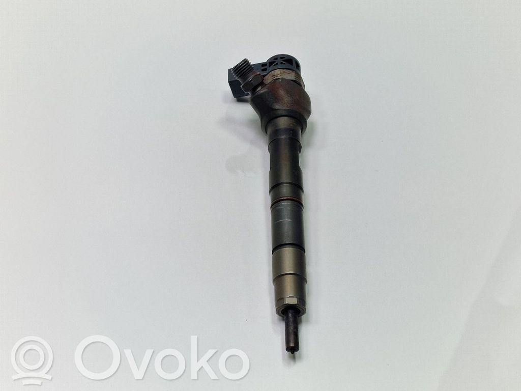 Volkswagen PASSAT B7 Inyector de combustible 