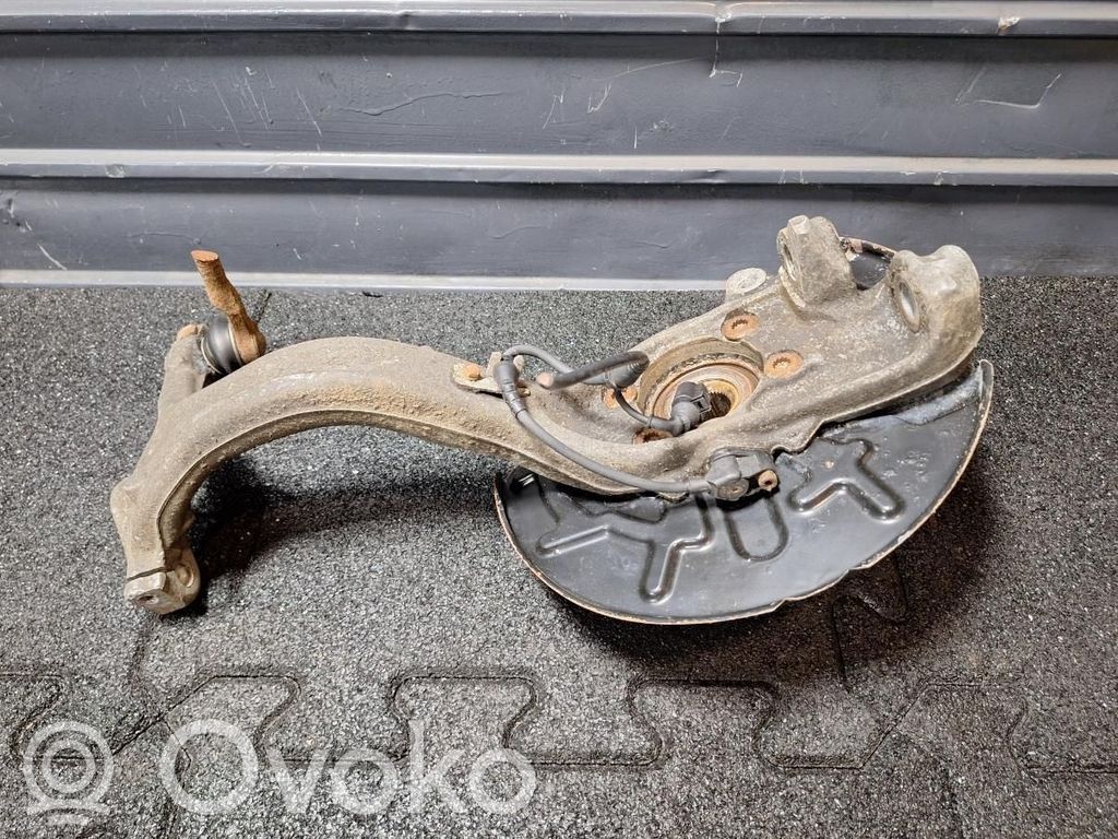 Audi A4 S4 B7 8E 8H Zwrotnica koła przedniego 