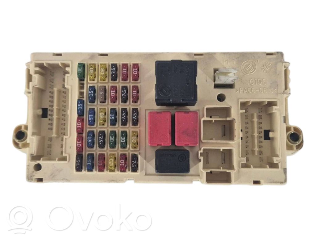 Fiat Punto (188) Ramka / Moduł bezpieczników 