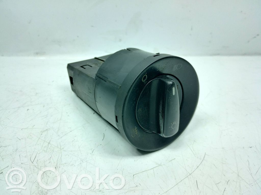 Volkswagen Polo Przełącznik świateł 