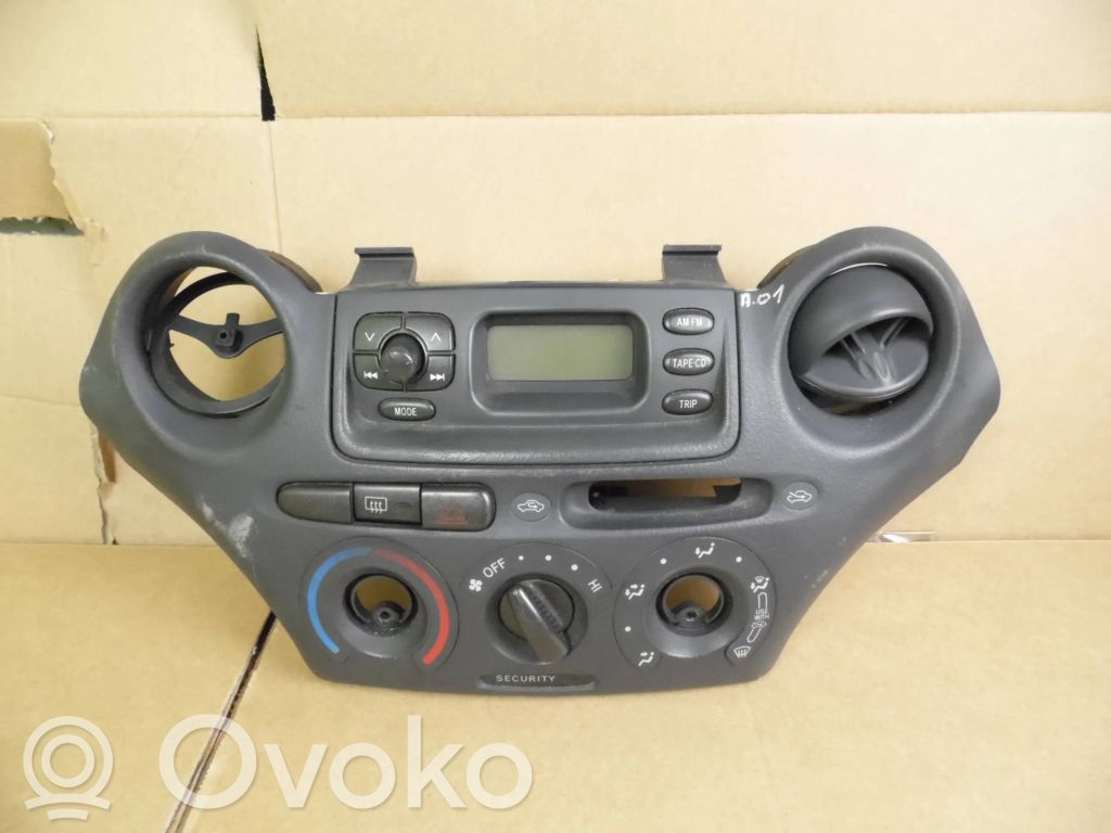 Toyota Yaris Panel klimatyzacji 