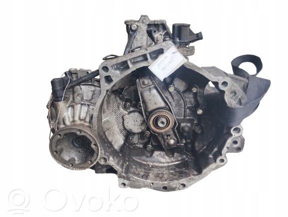 Volkswagen Golf IV Manual 5 speed gearbox 