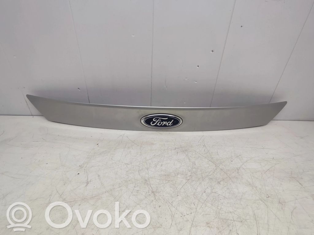 Ford Focus Trunk door license plate light bar 