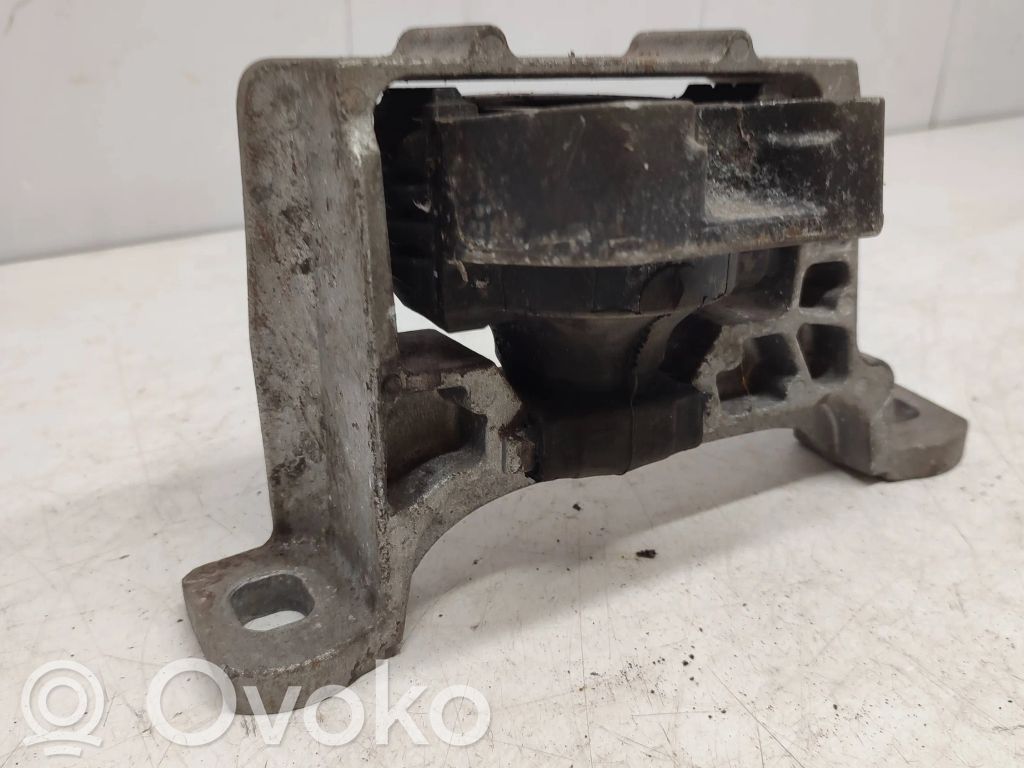 Volvo S40 Engine mount bracket 