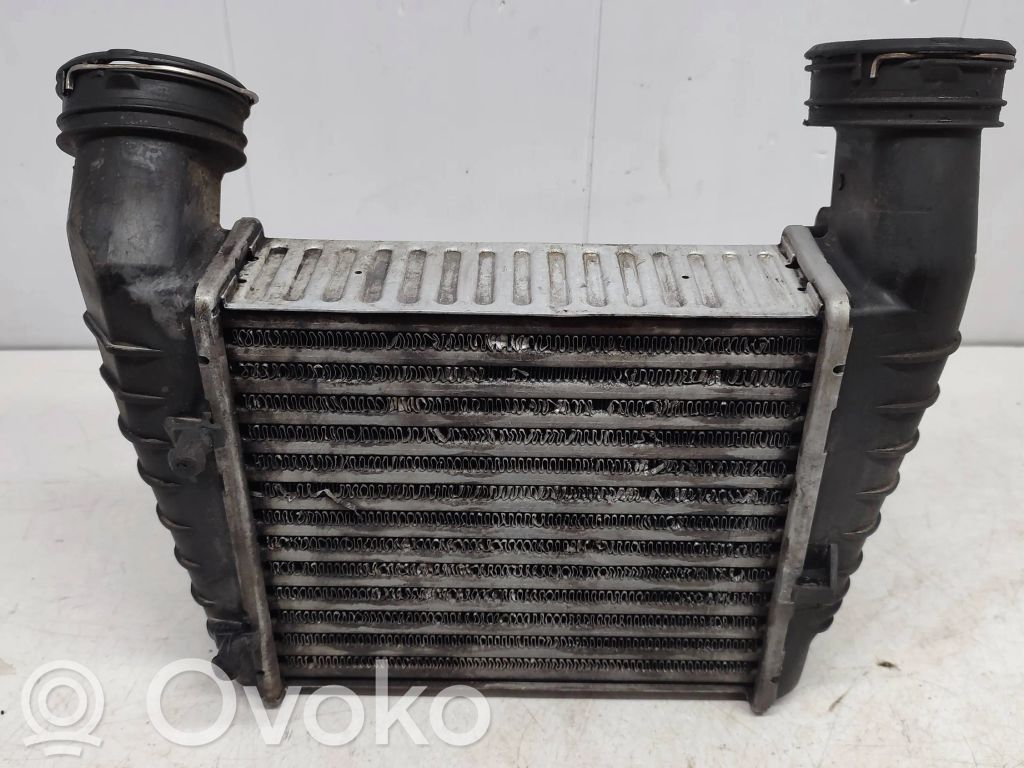Volkswagen PASSAT B5.5 Interkūlerio radiatorius 
