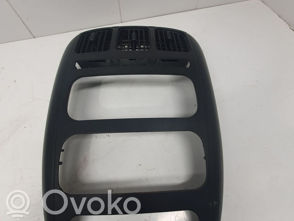 Chrysler Grand Voyager IV Radio/GPS head unit trim 