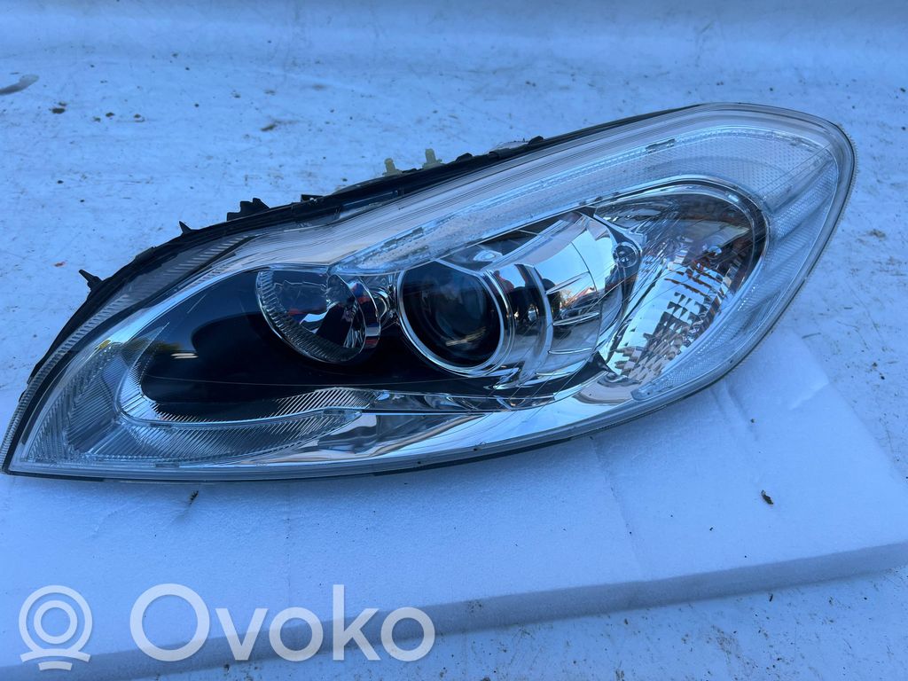 Volvo C30 Lampa przednia 