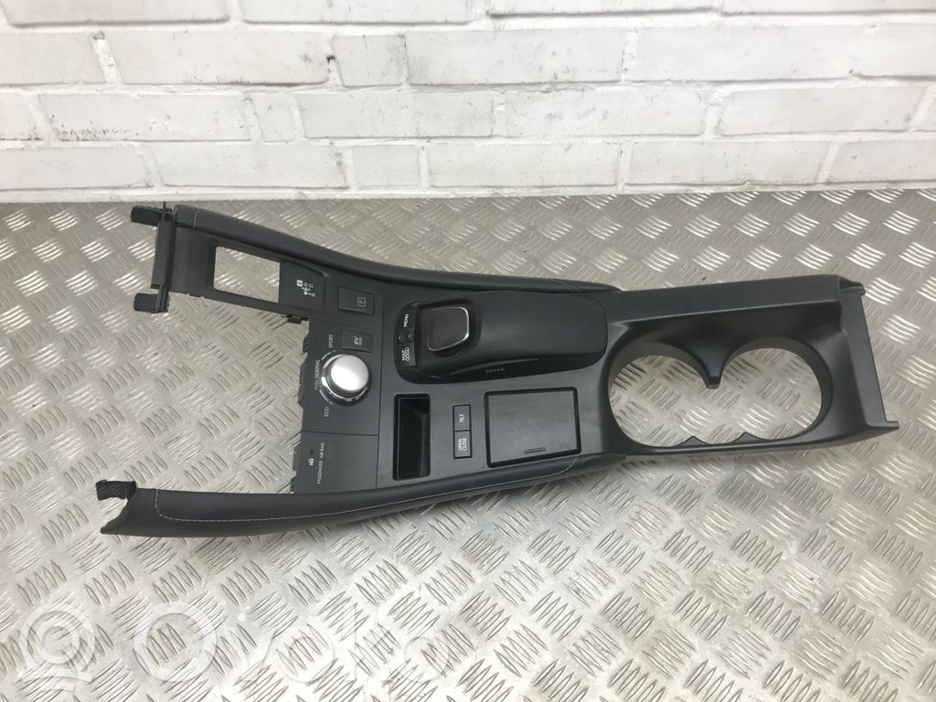 Lexus CT 200H Center console 