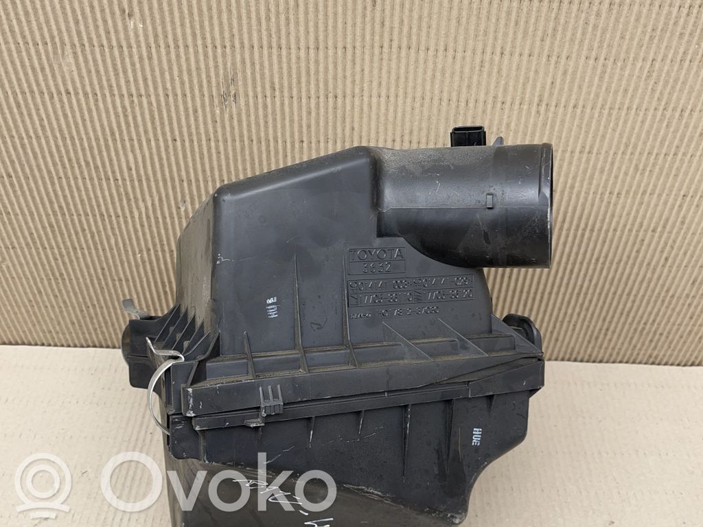 Toyota RAV 4 (XA40) Air filter box 
