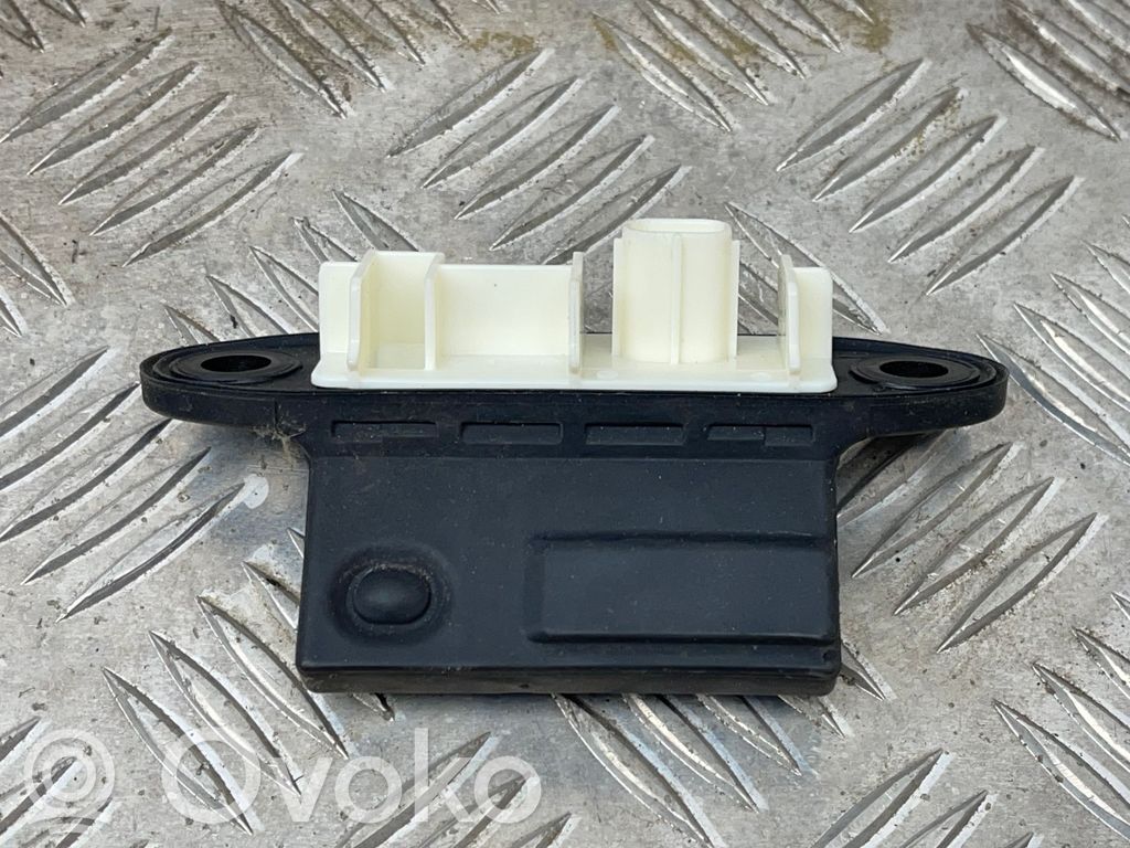 Tailgate opening switch   15D126