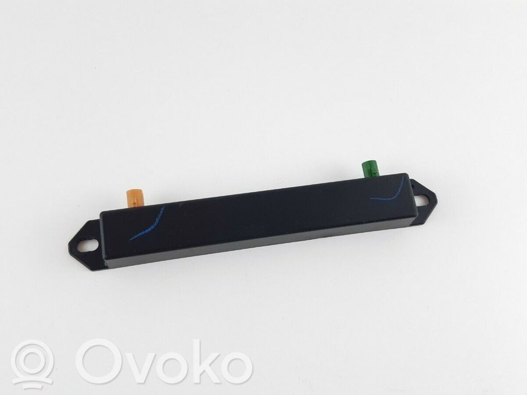 Chrysler Pacifica Antenna control unit 
