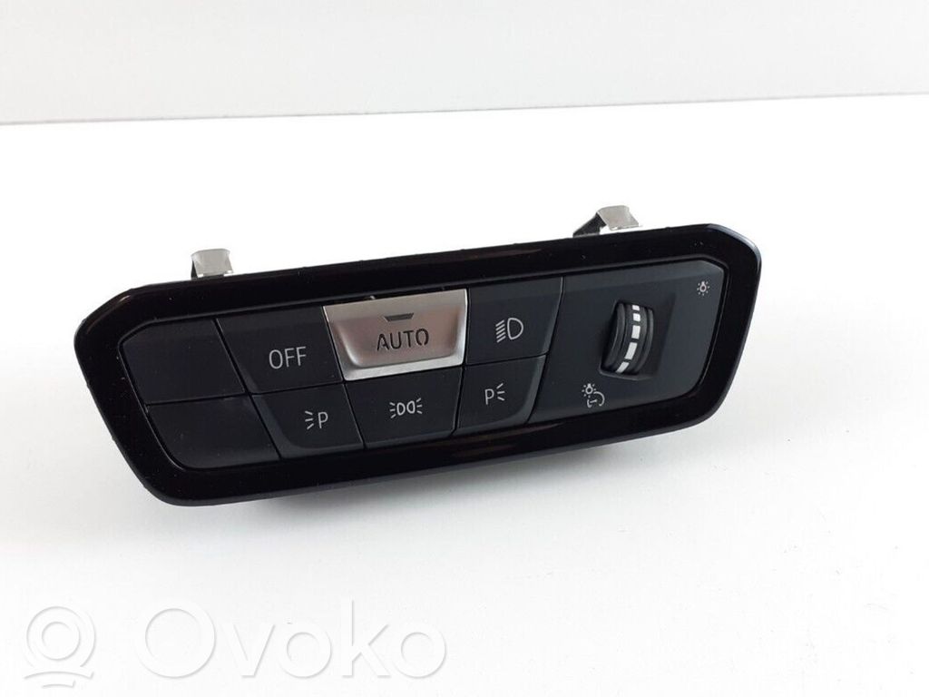 BMW 8 G15 Light switch 