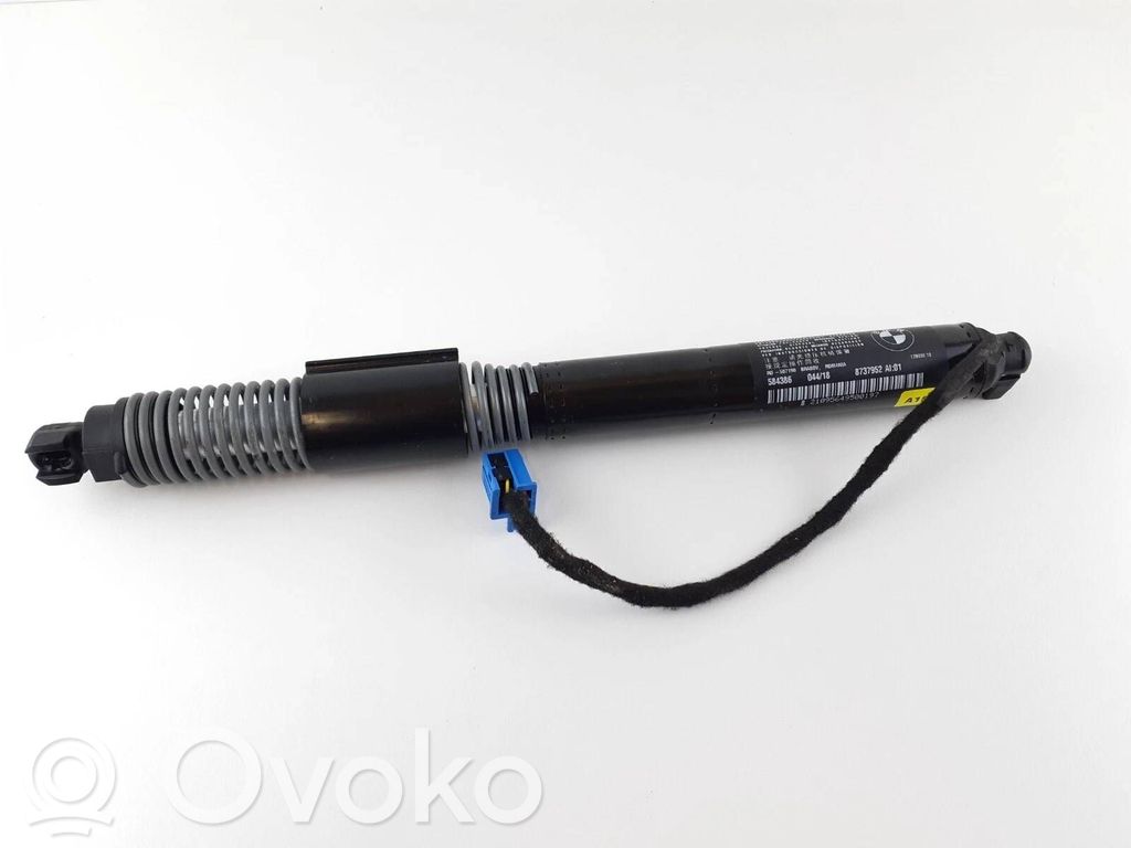 BMW 5 G30 G31 G38 Takaluukun tuen kaasujousi 