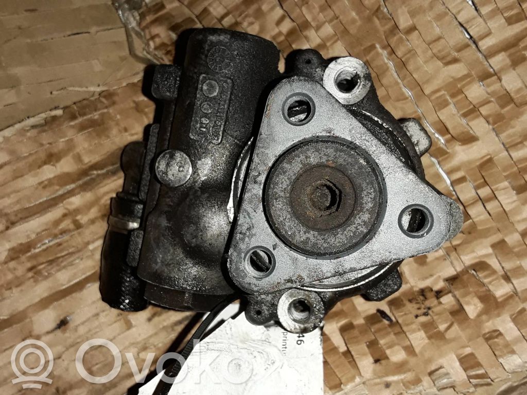 Ohjaustehostimen pumppu   4F0145155A