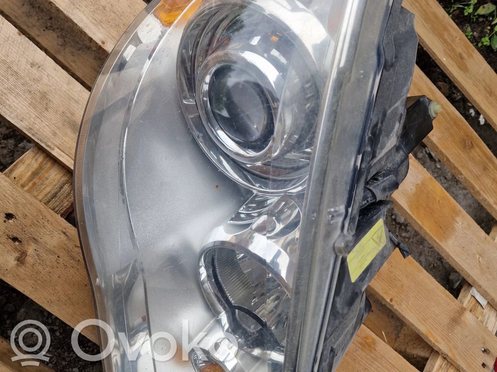 Chrysler Voyager Lampa przednia 