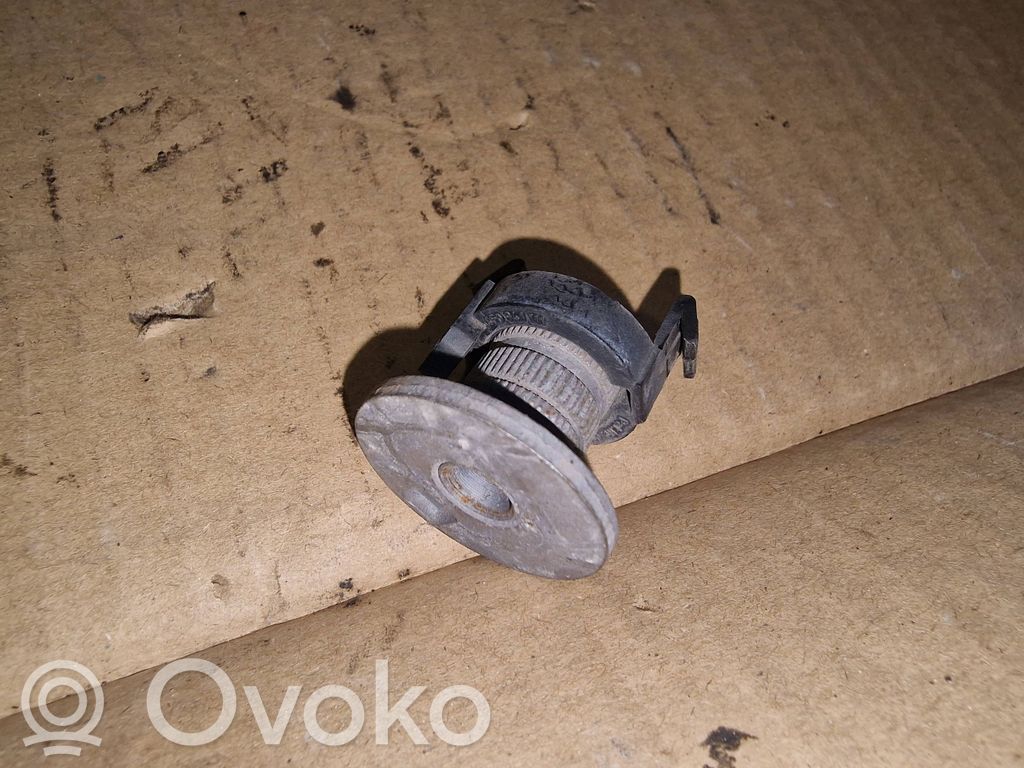 Halterung Scheinwerfer   4F0941111