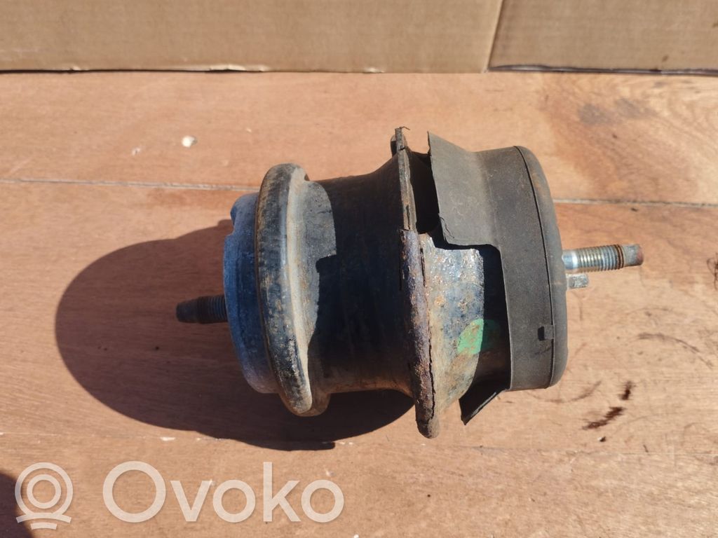 Engine mount bracket   11220JK500