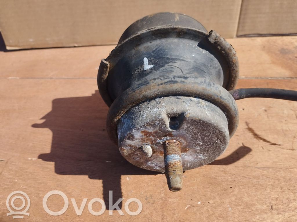 Infiniti EX Engine mount bracket 
