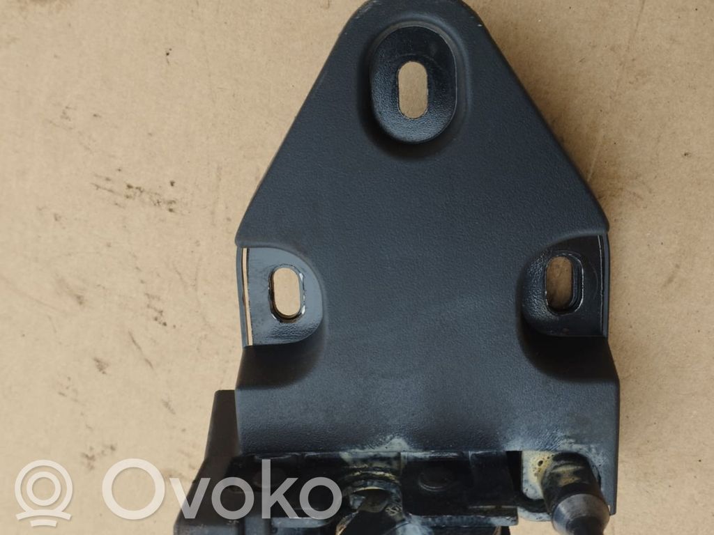 Loading door lock   198009183