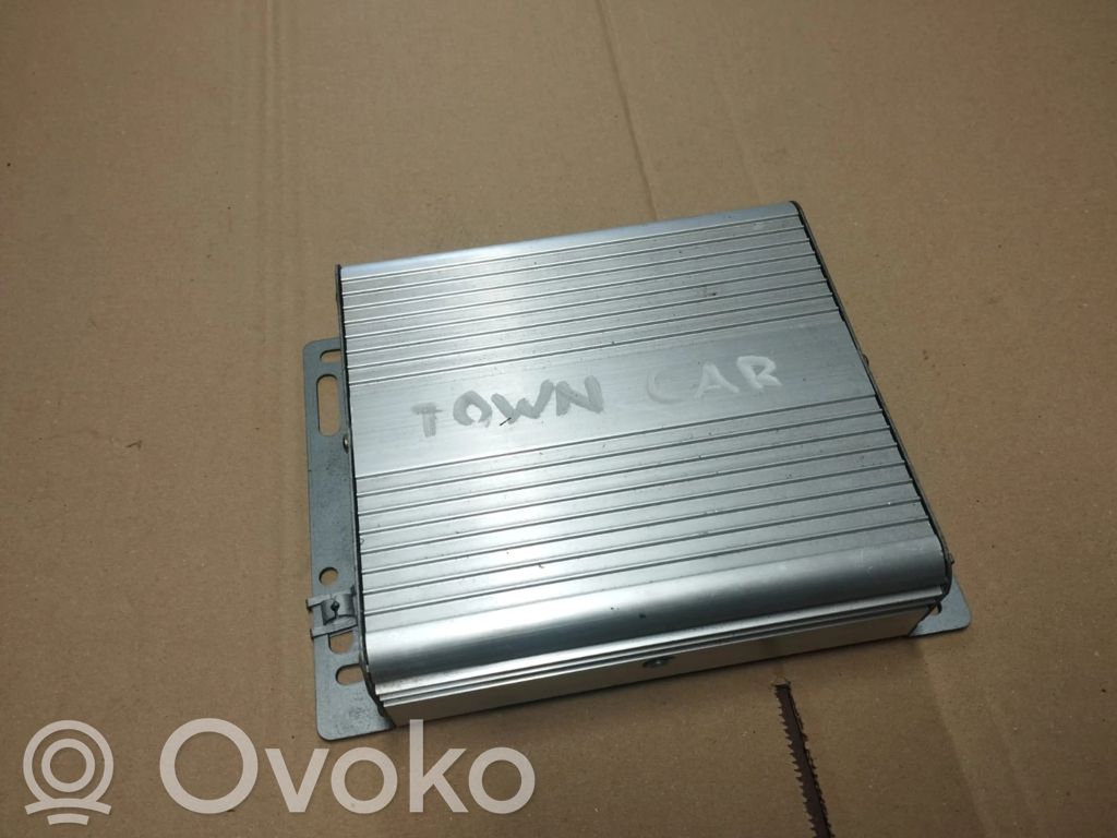 Lincoln Town Car Amplificatore 