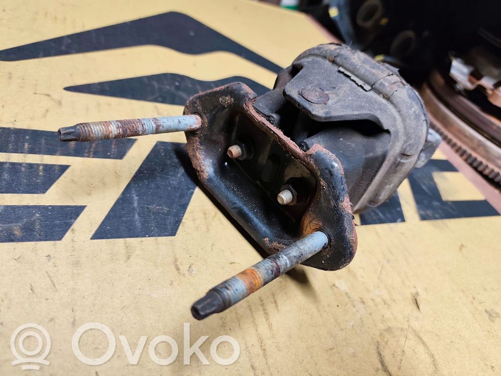 Chrysler 300 - 300C Engine mount bracket 