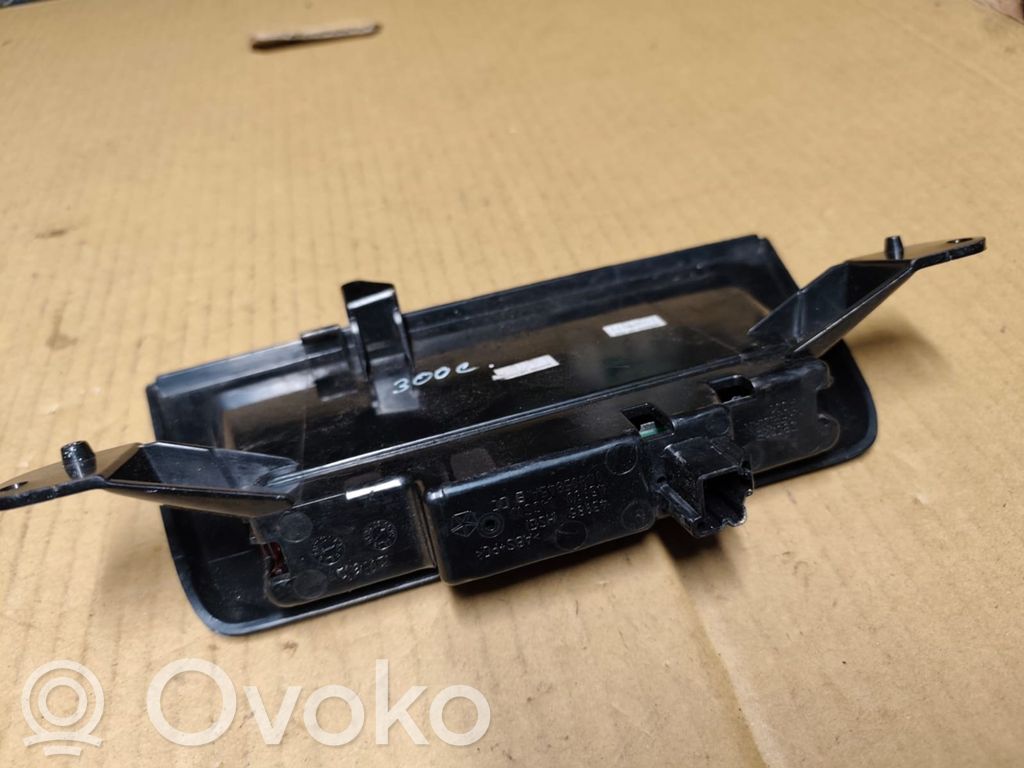 Chrysler 300 - 300C Third/center stoplight 