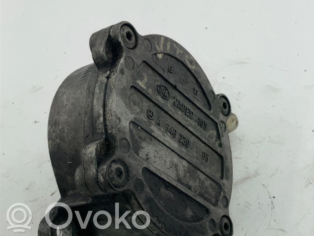 Mercedes-Benz C W204 Vacuum pump 