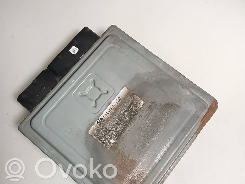 Volkswagen PASSAT B6 Engine control unit/module 