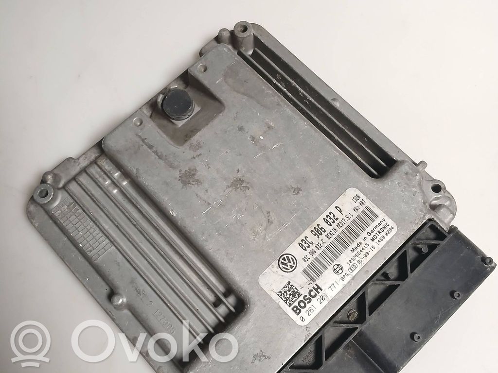 Volkswagen Golf V Engine control unit/module 