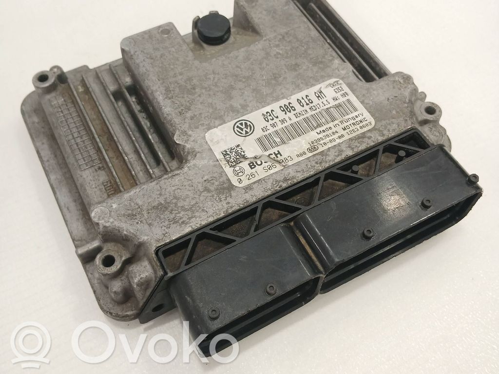 Volkswagen Golf VI Engine control unit/module 
