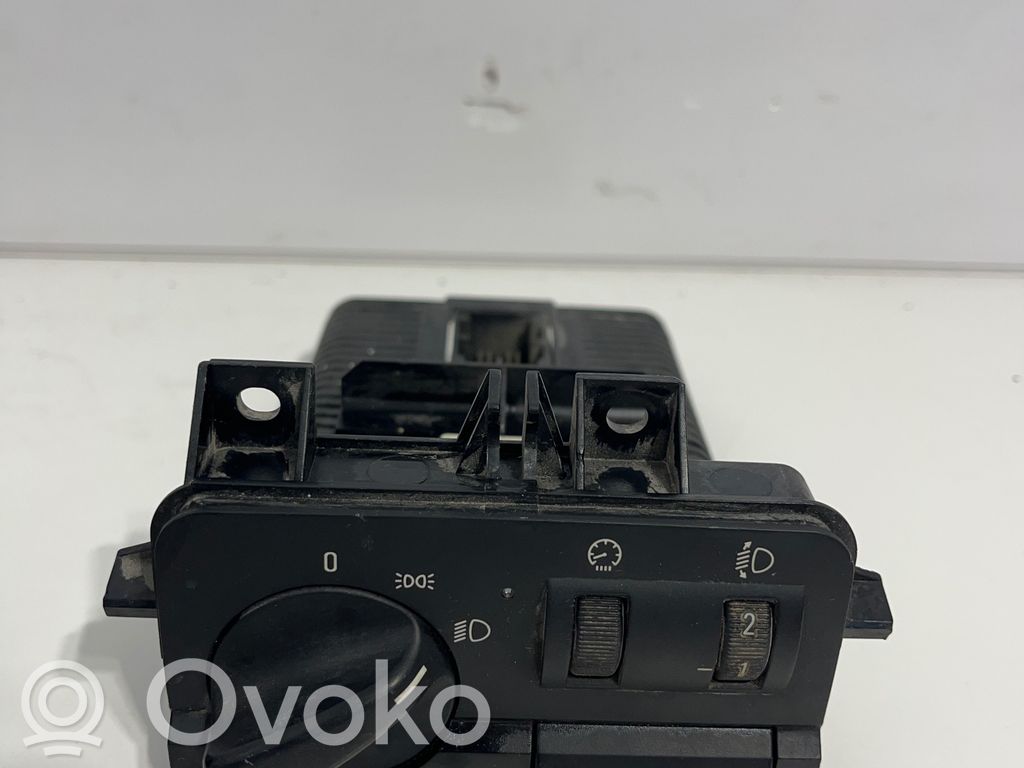Light switch   6936820,0022591,532228400