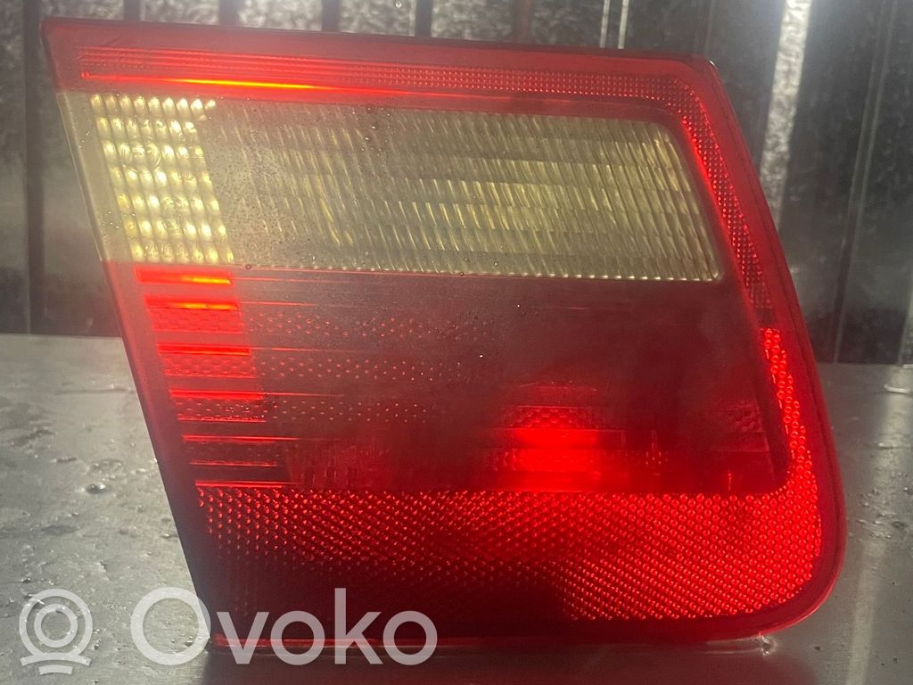 BMW 3 E46 Aizmugurējais lukturis pārsegā 