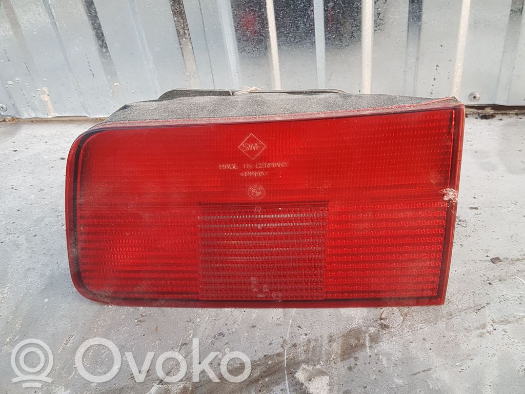 Aizmugurējais lukturis pārsegā