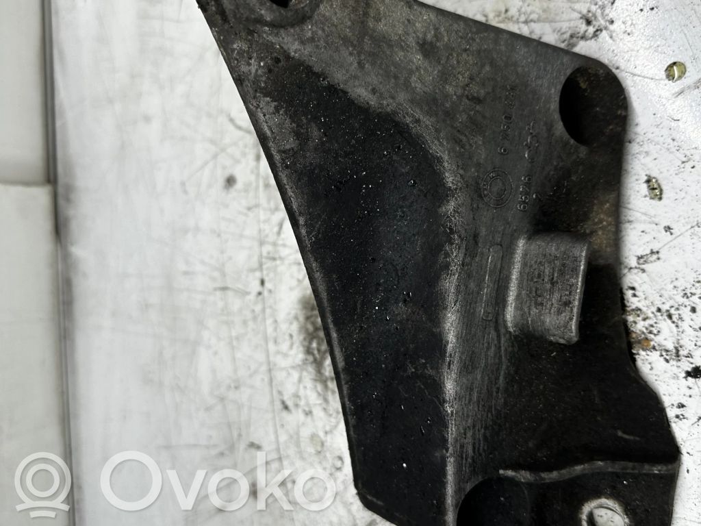 Engine mounting bracket   6750441
