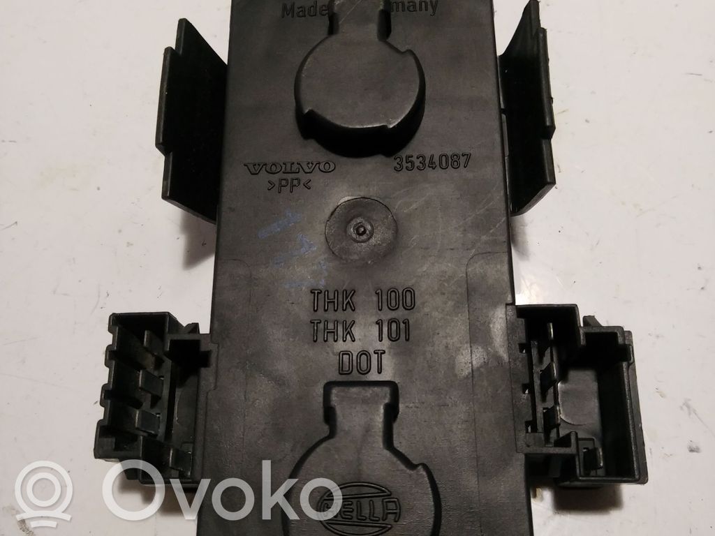 Volvo 960 Tail light bulb cover holder 