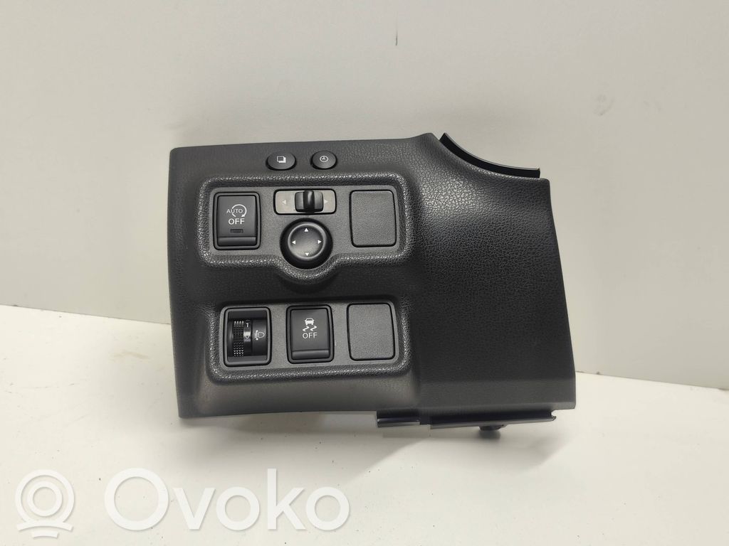 Nissan Note (E12) A set of switches 