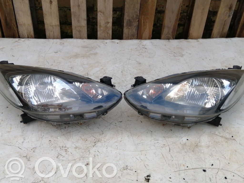 Mazda 2 Headlights/headlamps set 