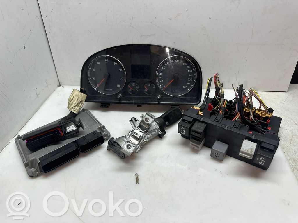 Volkswagen Touran I Komputer / Sterownik ECU i komplet kluczy 