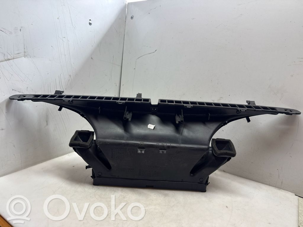 Toyota Yaris Dysze / Kratki środkowego nawiewu deski rozdzielczej 