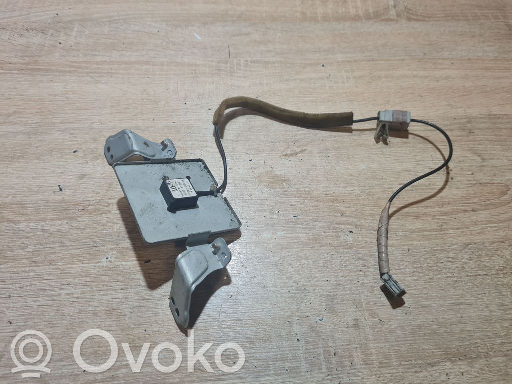 Toyota Corolla Verso AR10 GPS-pystyantenni 