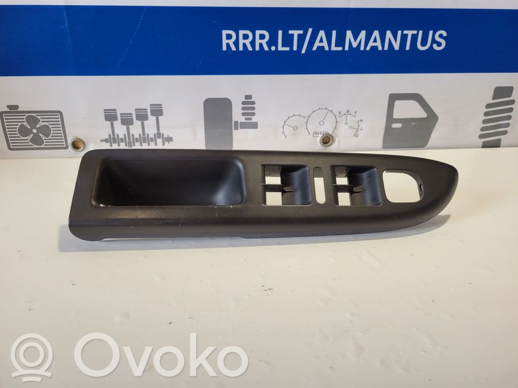 Volkswagen Golf Plus Ramka przycisków otwierania szyby drzwi przednich 