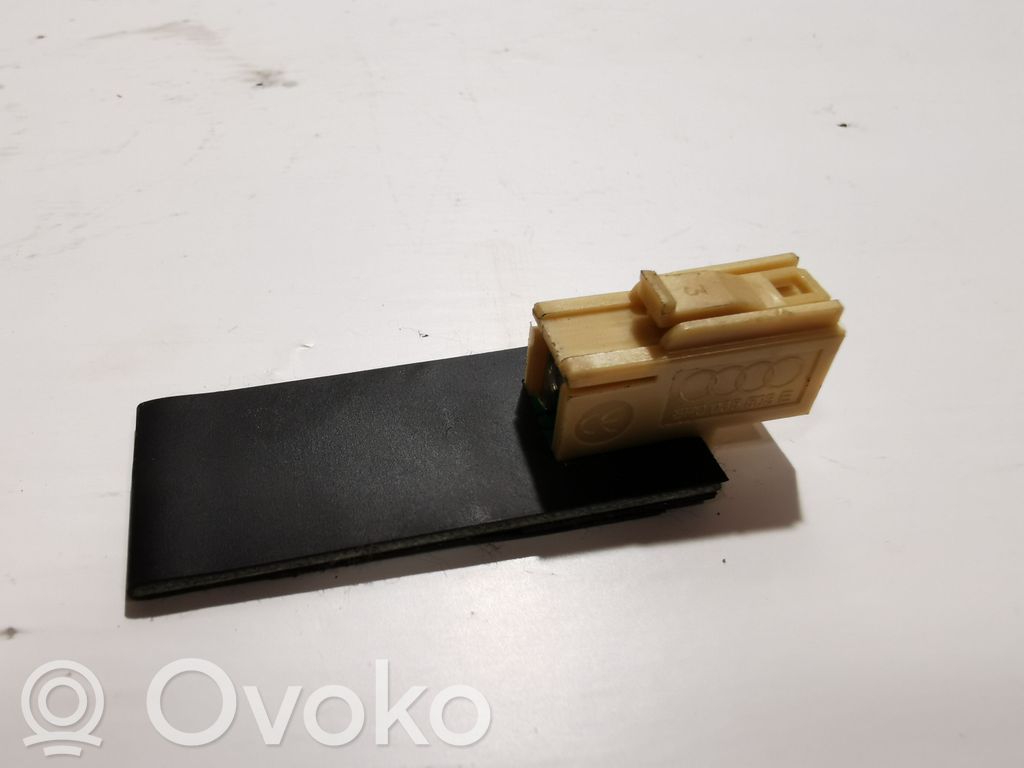 Audi A4 S4 B7 8E 8H Bluetooth antenna 